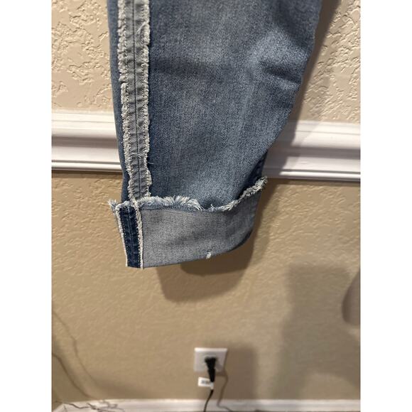 ⭐️ Women’s Express Cropped Skinny Distressed Jeans. Size 0 - Picture 3 of 4